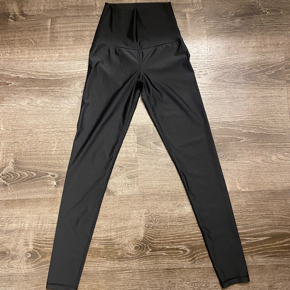 High-waisted almost shiny like leggings.